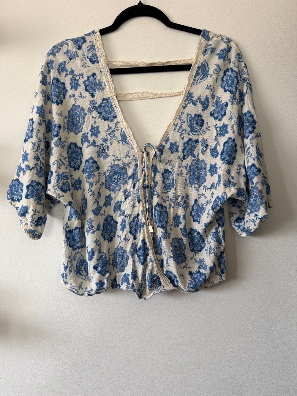Lovestitch|Blue Floral Tie-Front Women's Top|Medium|GUC